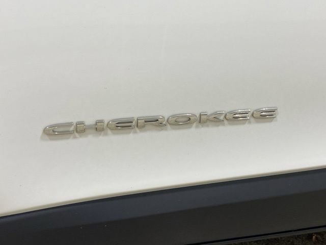 Used 2017 Jeep Cherokee Limited AWD/4WD image 29