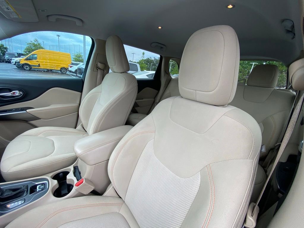 Used 2019 Jeep Cherokee Latitude w/ Popular Appearance Group FWD image 20