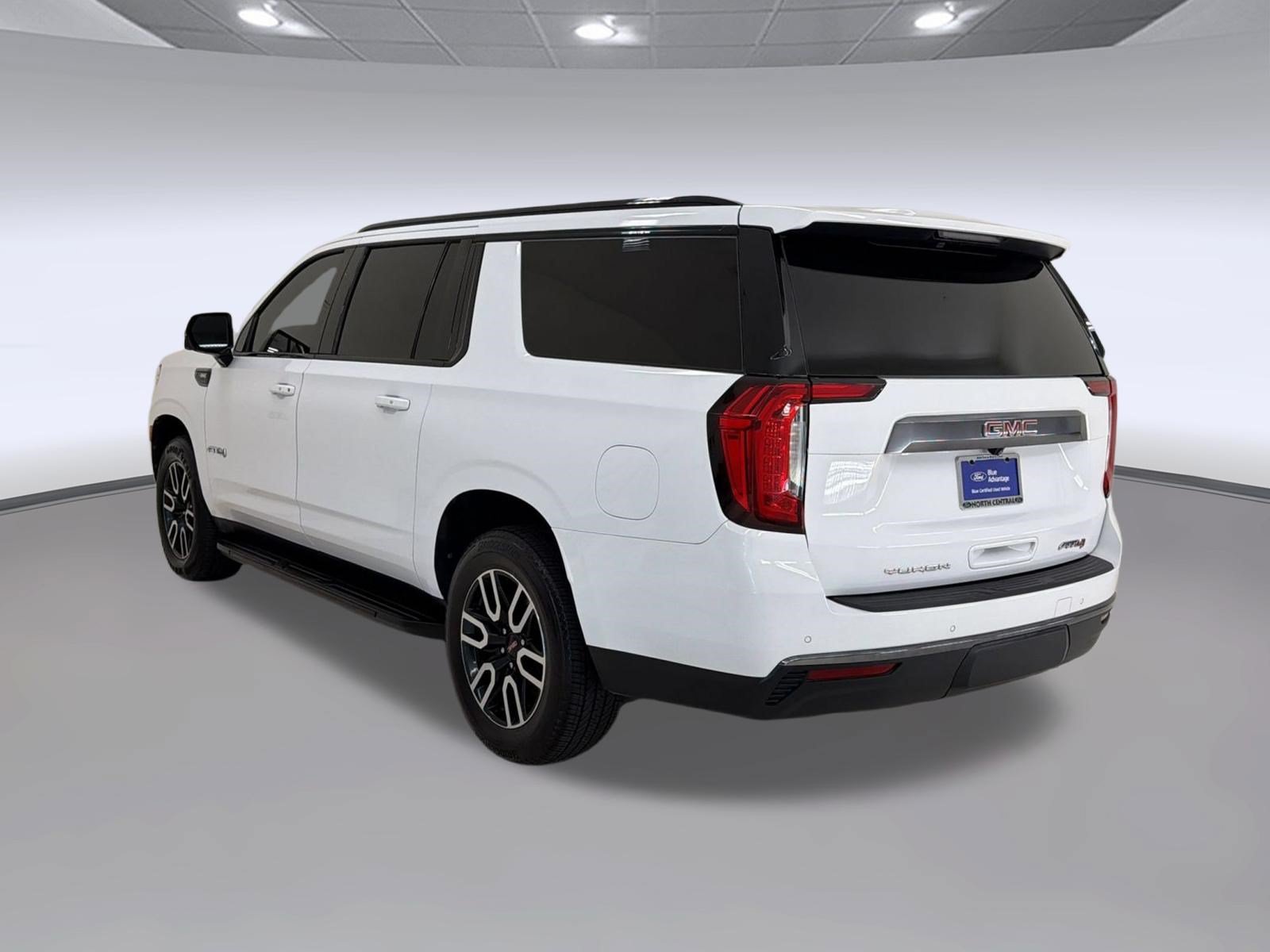 Used 2023 GMC Yukon XL AT4 AWD/4WD image 3
