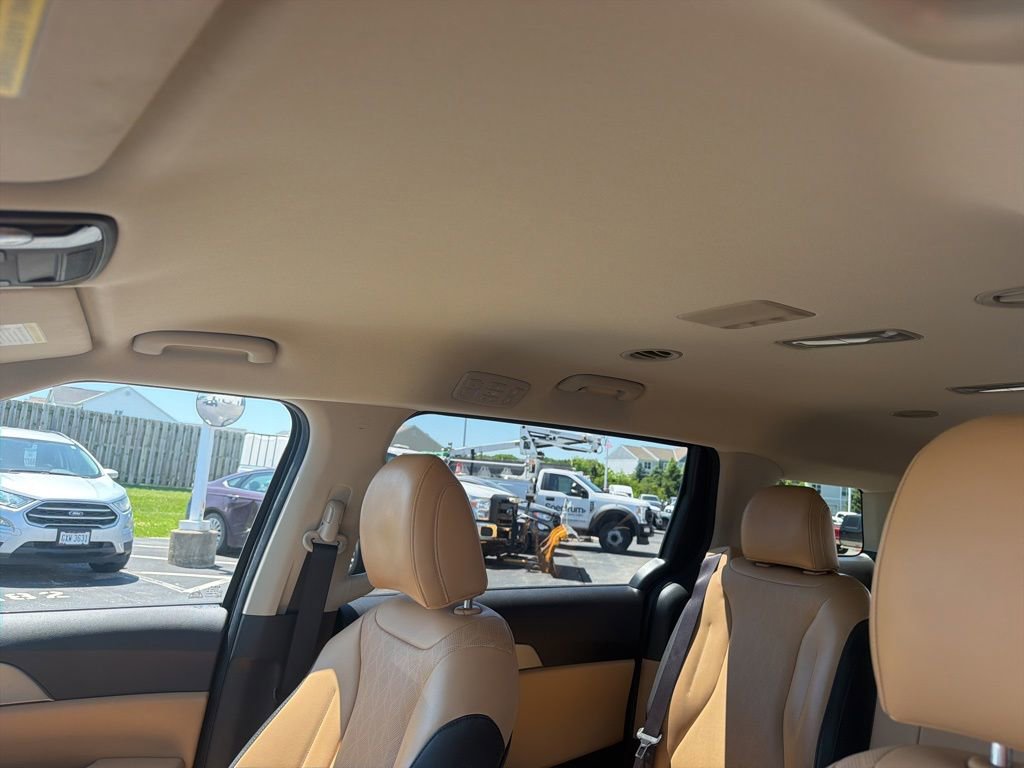 Used 2024 Kia Carnival LX FWD image 25
