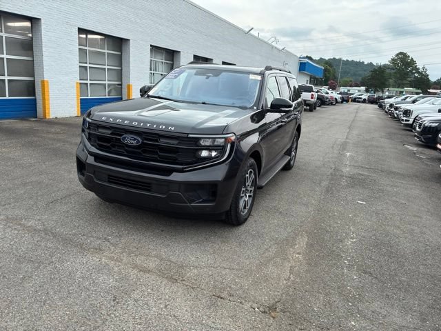 Certified 2025 Ford Expedition Active AWD/4WD image 9