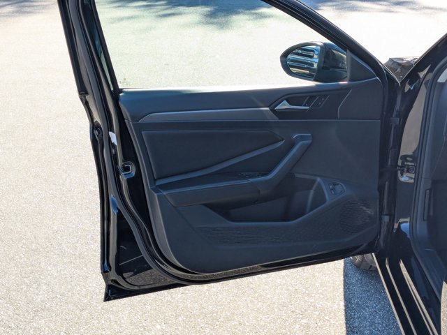 Used 2023 Volkswagen Jetta SE image 14