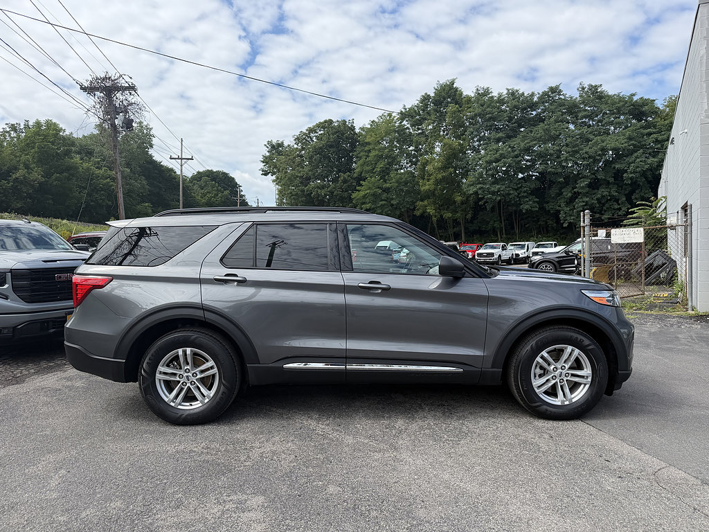 Certified 2023 Ford Explorer XLT w/ Equipment Group 202A AWD/4WD image 3