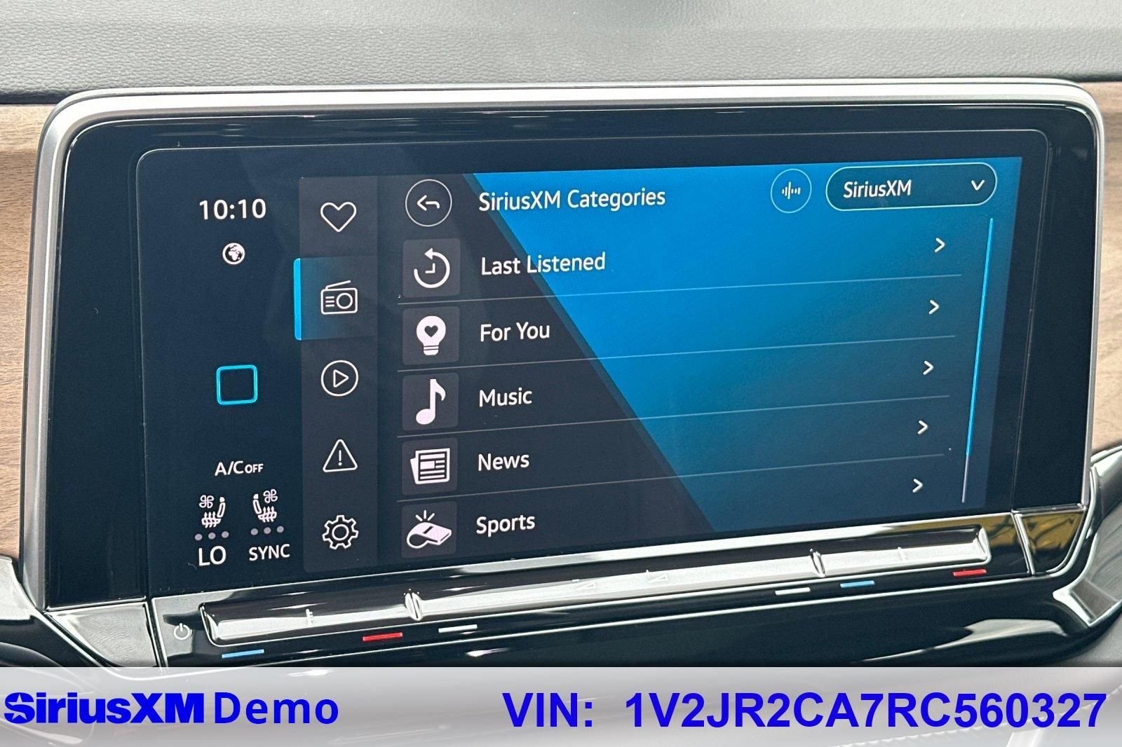 Used 2024 Volkswagen Atlas SE w/ Panoramic Sunroof Package FWD image 28