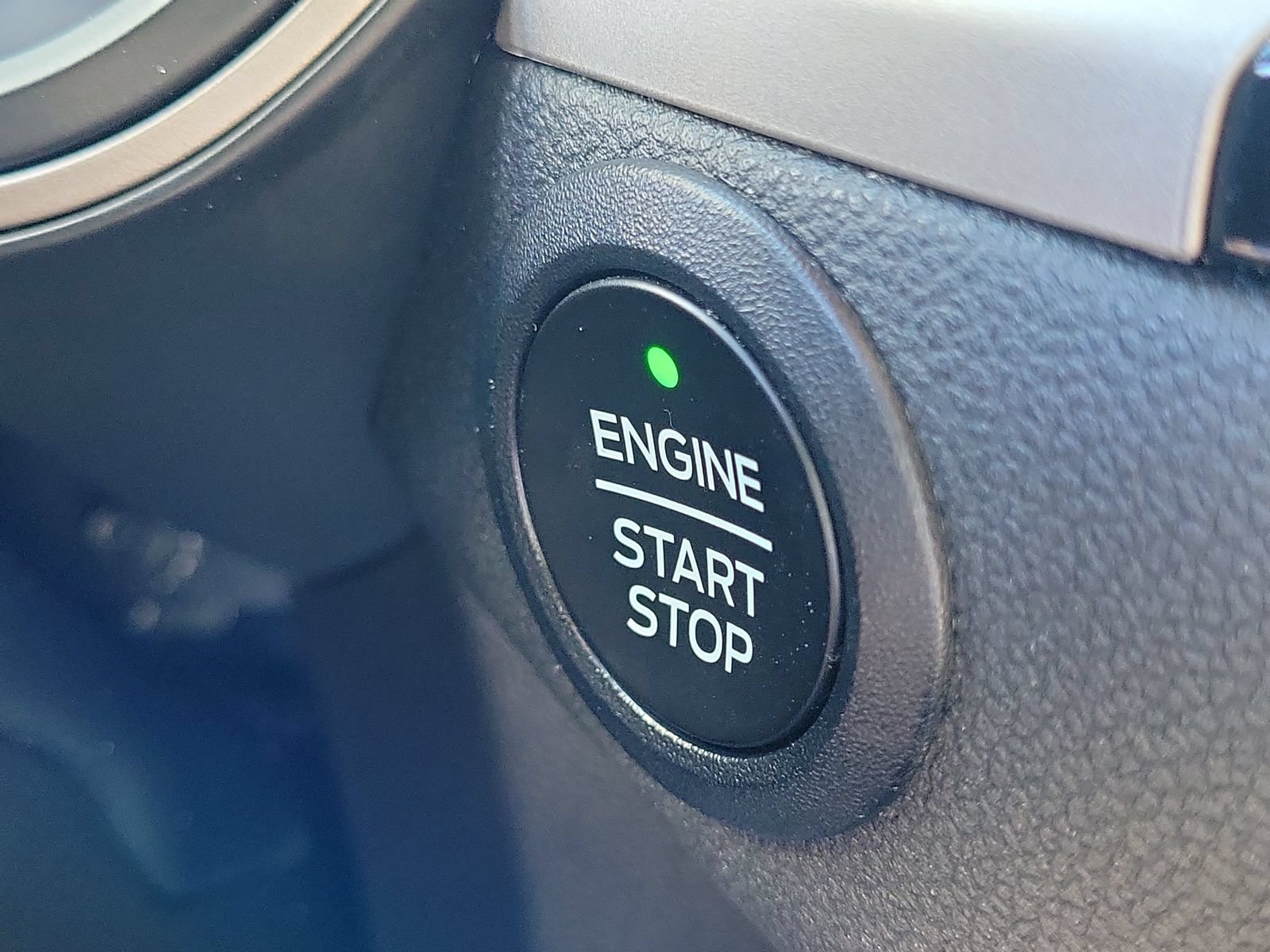 Certified 2022 Ford Escape SE w/ SE Sport Appearance Package FWD image 30