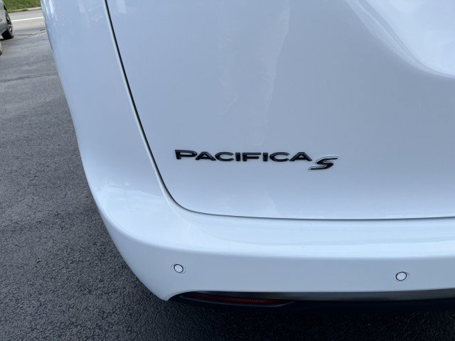 Used 2025 Chrysler Pacifica Limited FWD image 6