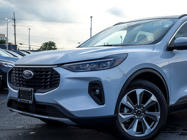 Certified 2025 Ford Escape Platinum AWD/4WD image 2