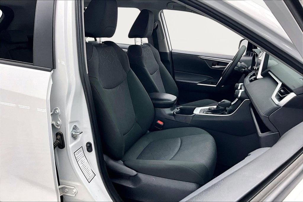 Used 2025 Toyota RAV4 XLE AWD/4WD image 9