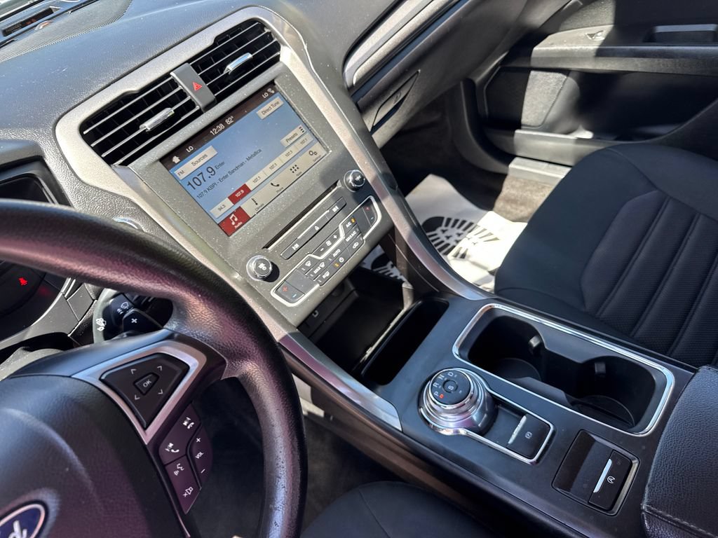 Certified 2018 Ford Fusion SE w/ Fusion SE Technology Package FWD image 18
