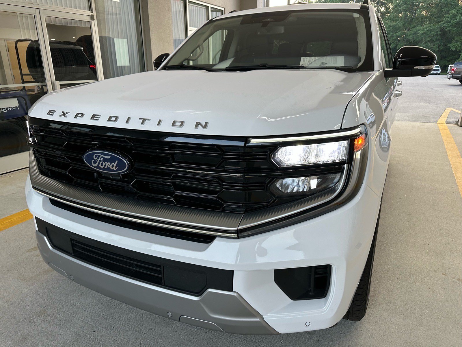 Certified 2025 Ford Expedition Max Platinum w/ Driver's Package AWD/4WD image 2