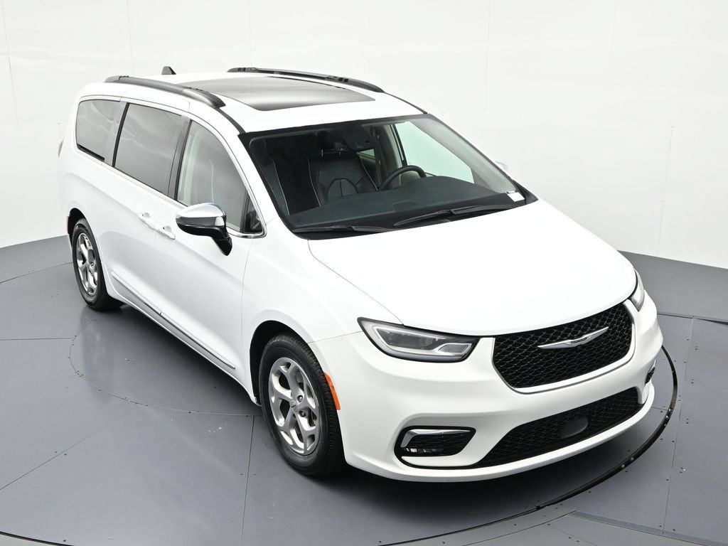 Used 2023 Chrysler Pacifica Limited FWD image 14