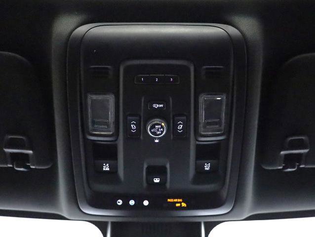 Used 2022 GMC Yukon XL AT4 w/ Technology Package image 19