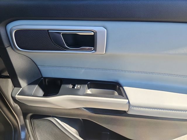 Certified 2022 Ford Explorer XLT w/ Equipment Group 202A image 31