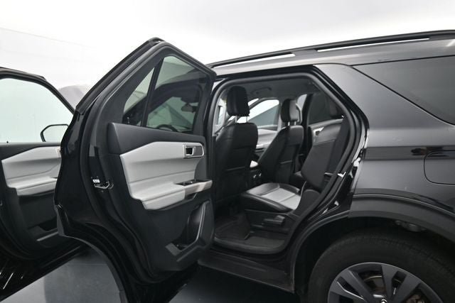Certified 2024 Ford Explorer XLT w/ Equipment Group 202A AWD/4WD image 15