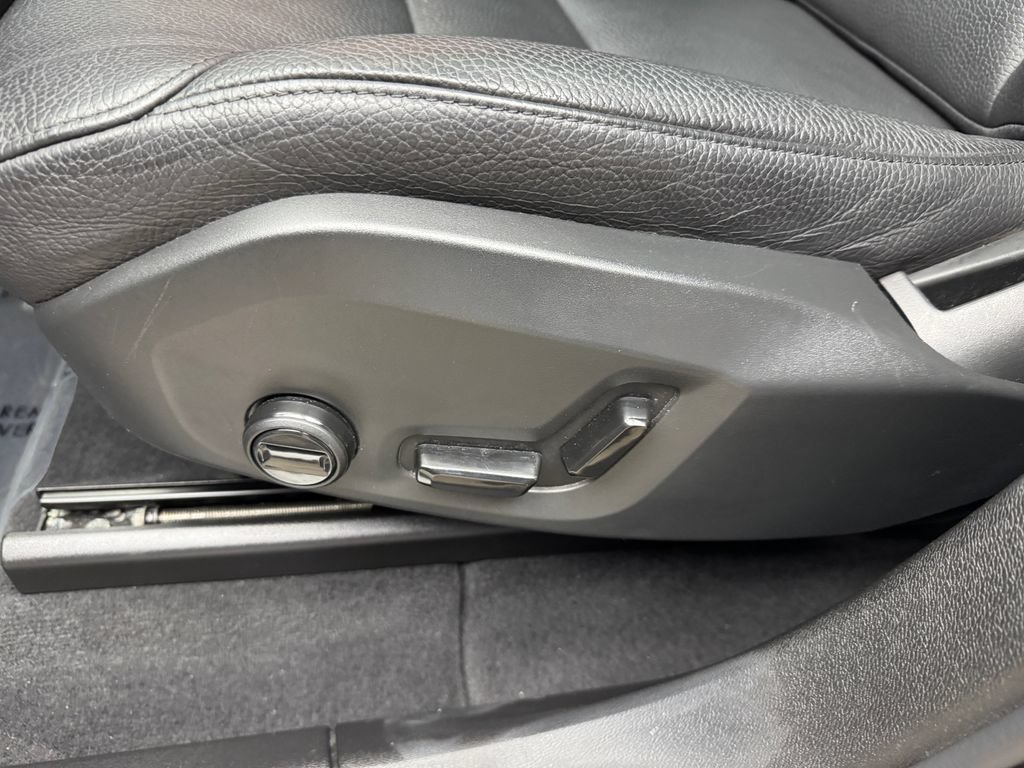 Used 2022 Volvo XC60 B5 Momentum AWD/4WD image 12