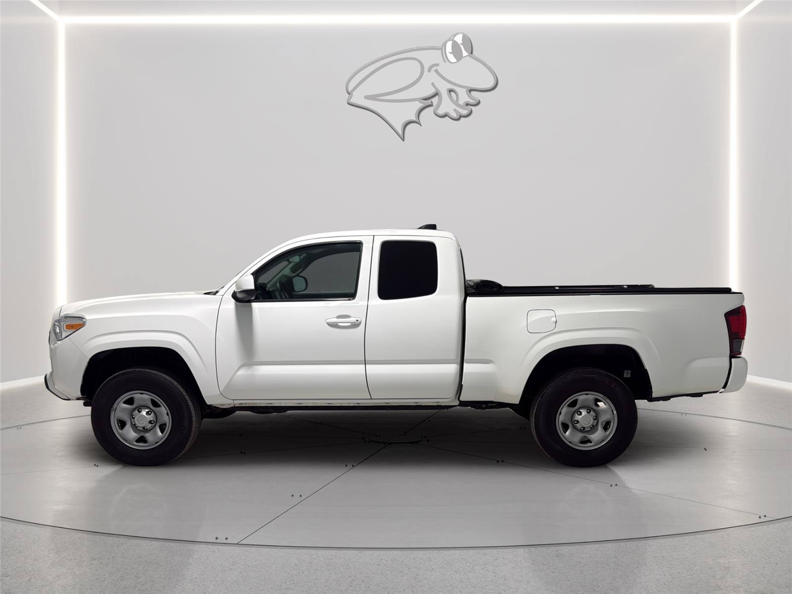 Used 2023 Toyota Tacoma SR w/ SR Convenience Package RWD image 8