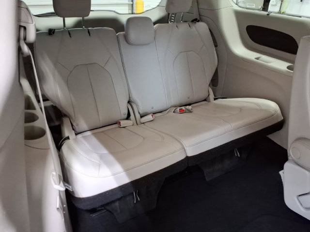 Used 2021 Chrysler Pacifica Touring-L FWD image 20