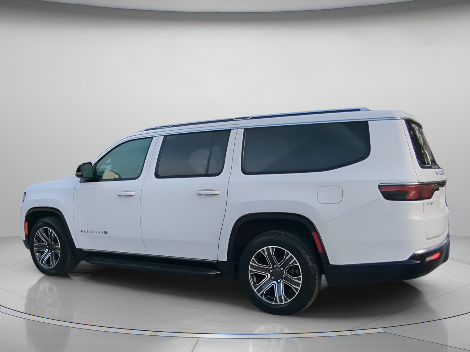 Used 2024 Jeep Wagoneer L Series II w/ Flexible Seating Group RWD image 16
