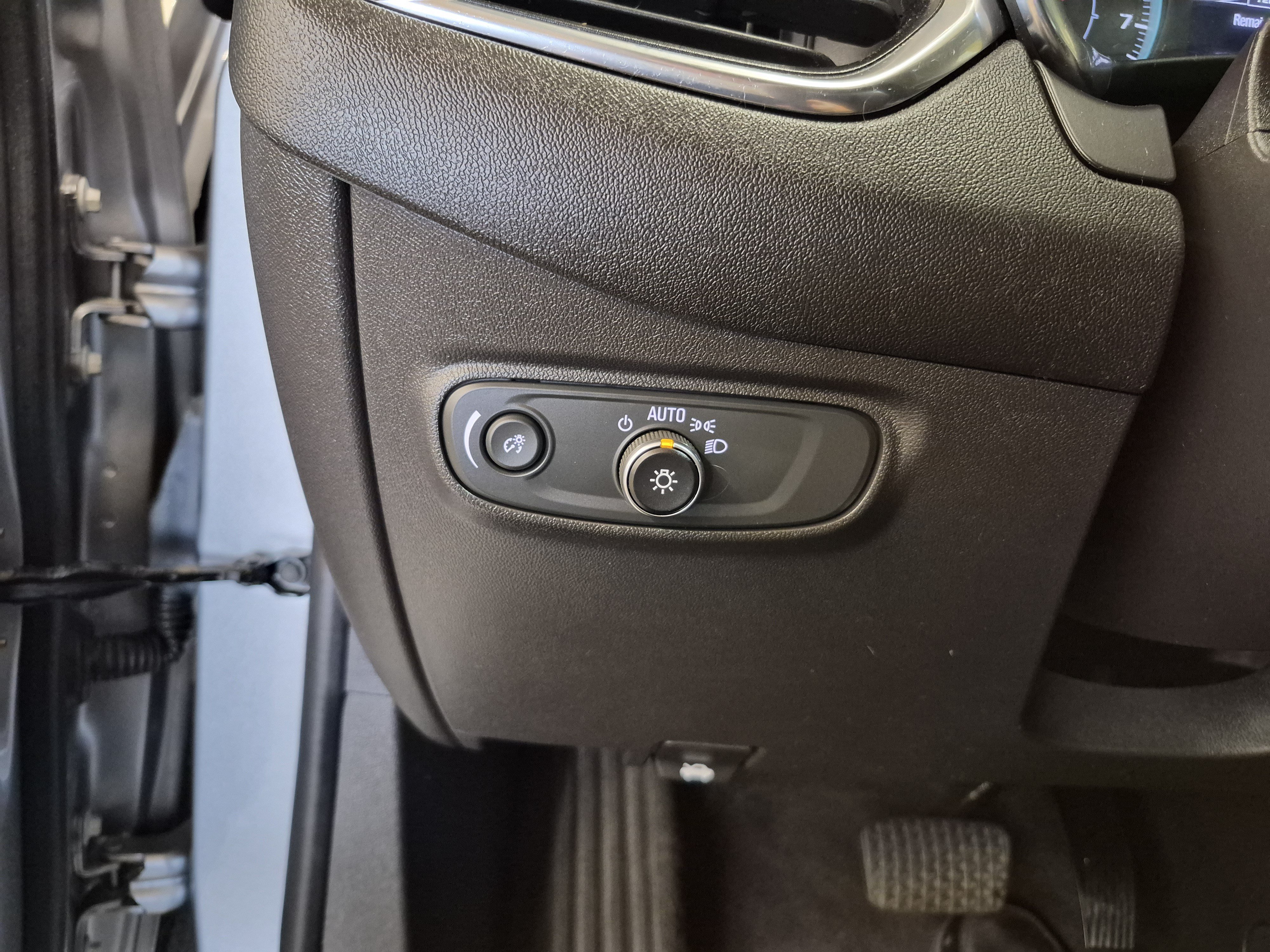 Used 2024 Chevrolet Equinox LS FWD image 19