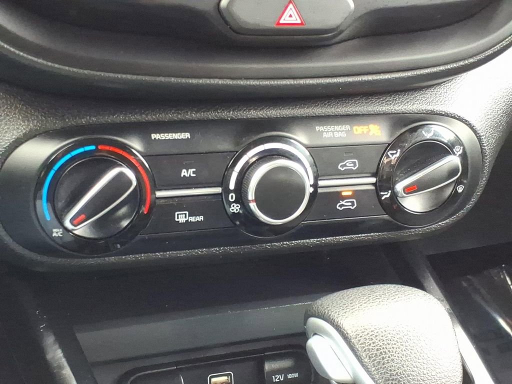Used 2025 Kia Soul LX w/ LX Technology Package FWD image 18