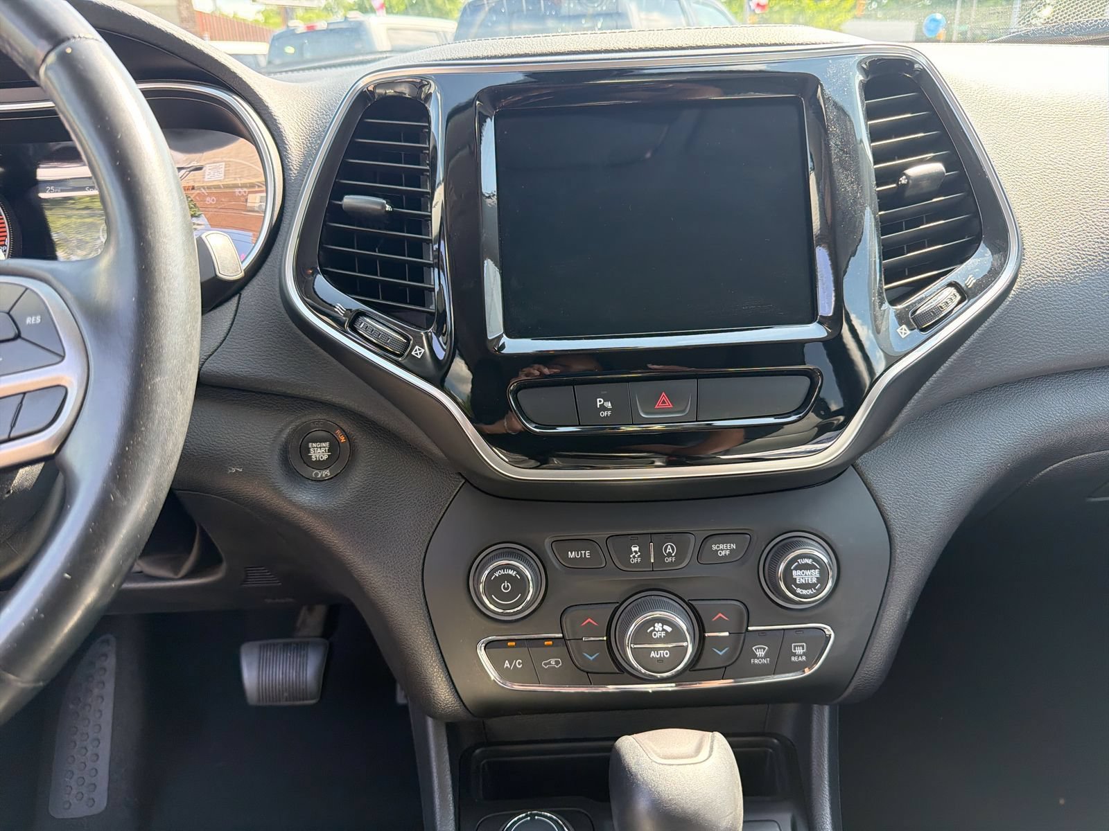 Used 2019 Jeep Cherokee Limited AWD/4WD image 31