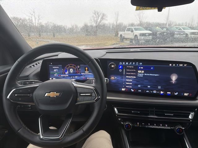 Used 2025 Chevrolet Traverse LT w/ Driver Confidence Package image 26