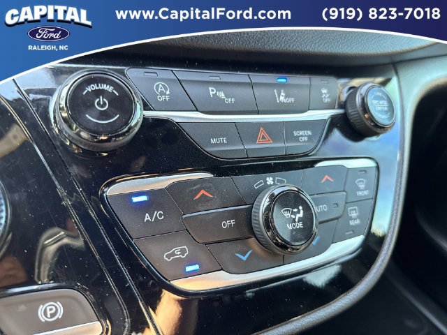 Used 2025 Chrysler Pacifica Select FWD image 29