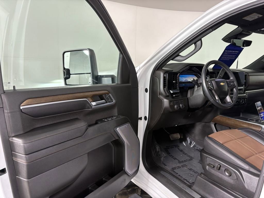 Used 2024 Chevrolet Silverado 3500 High Country image 11