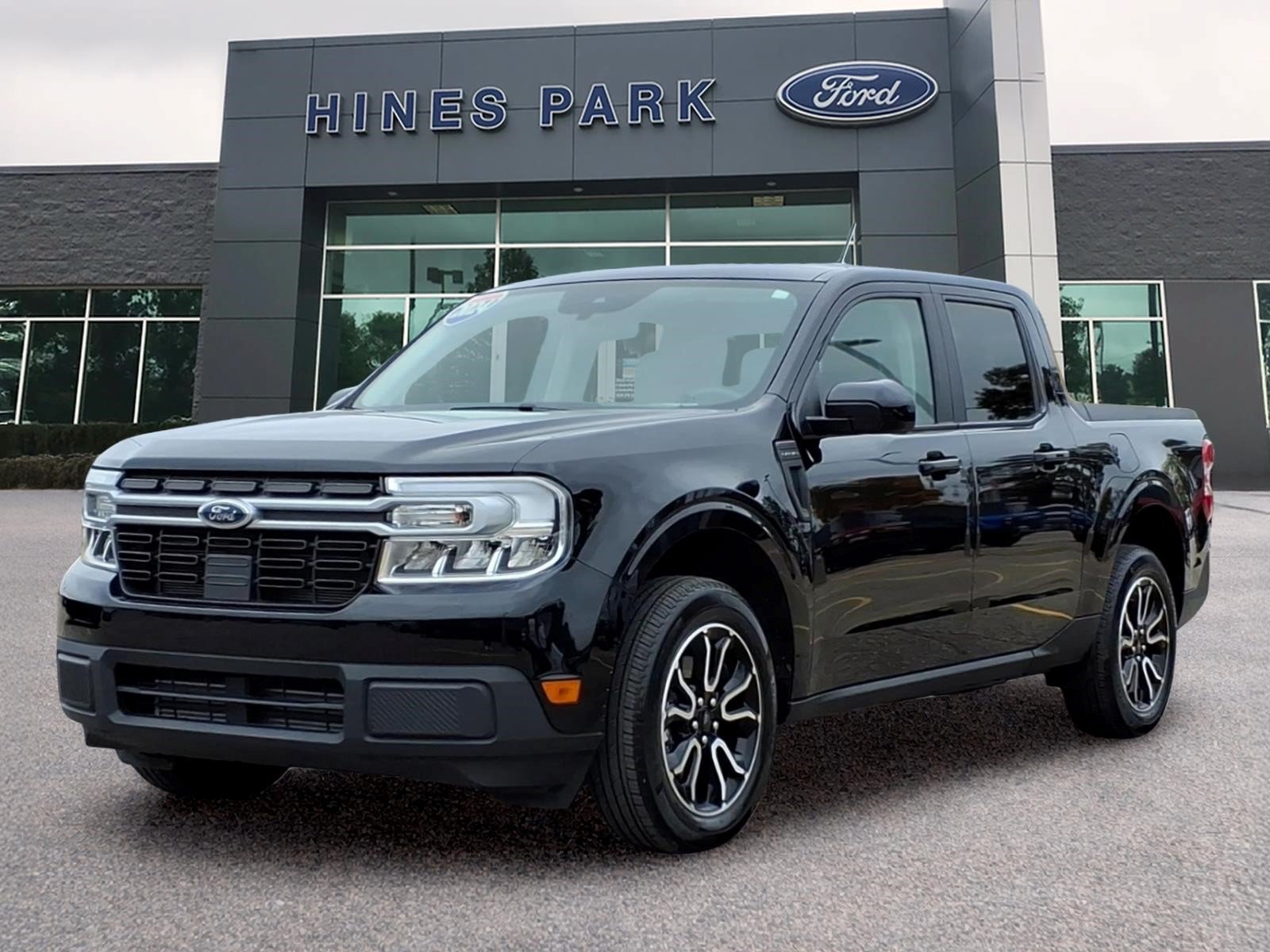 Certified 2024 Ford Maverick Lariat w/ 4K Tow Package AWD/4WD image 3