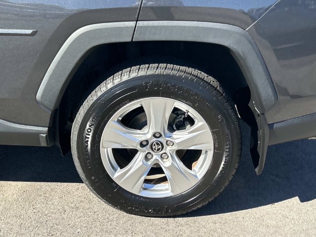 Used 2021 Toyota RAV4 XLE w/ Convenience Package FWD image 13