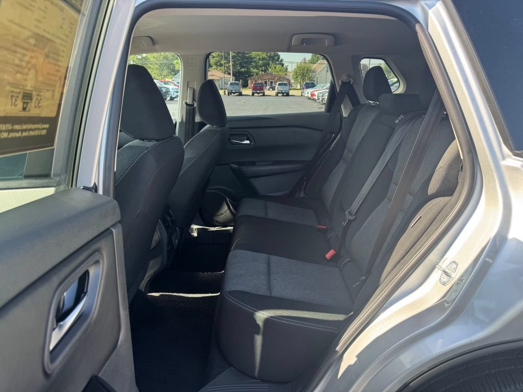 Used 2025 Nissan Rogue SV FWD image 19