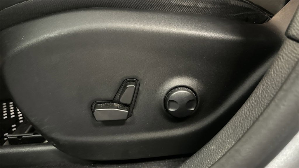 Used 2022 Jeep Cherokee Trailhawk image 28