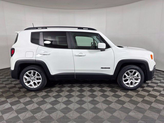 Used 2018 Jeep Renegade Latitude FWD image 2