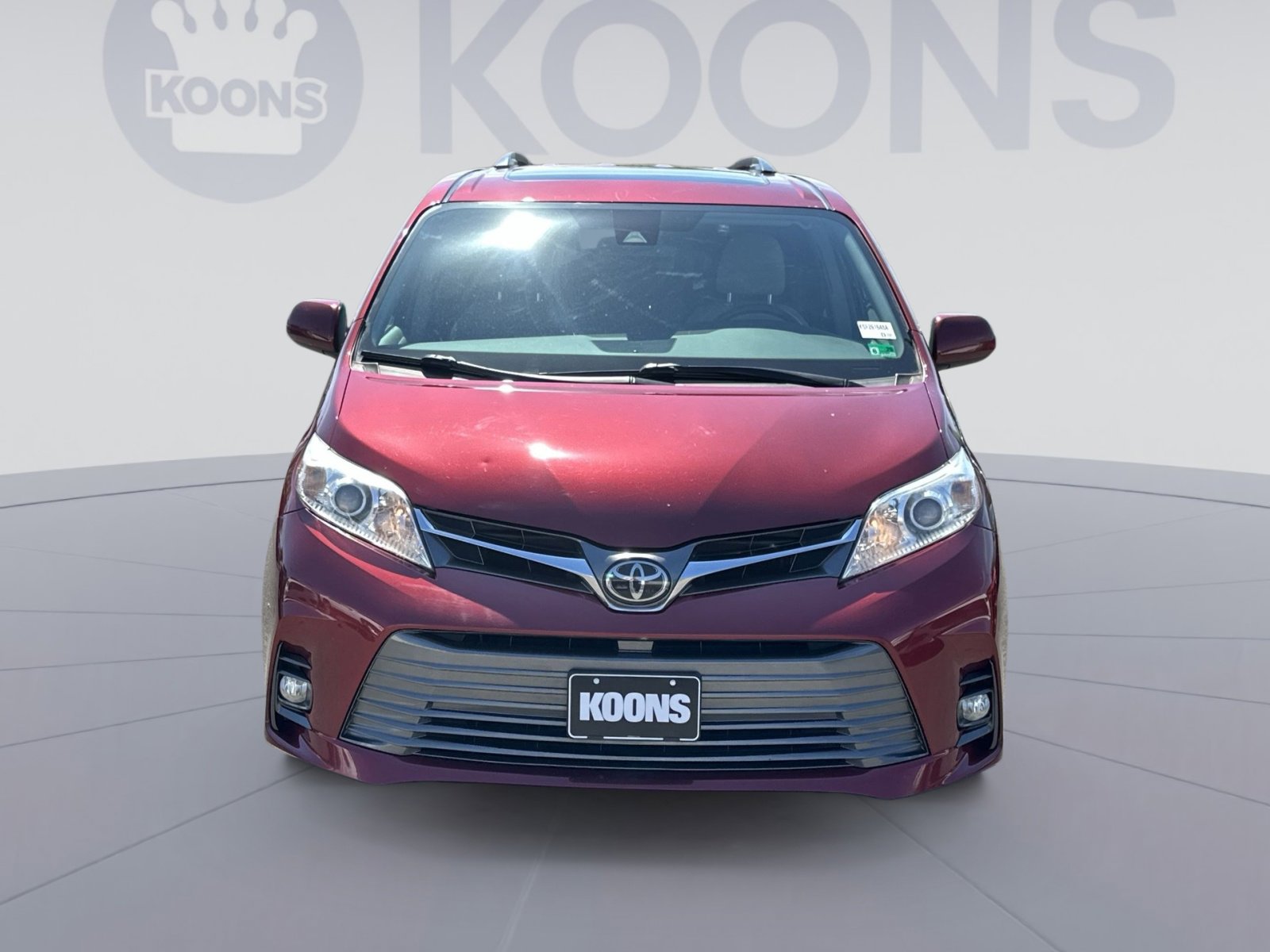 Used 2018 Toyota Sienna XLE w/ XLE Navigation Package FWD image 4