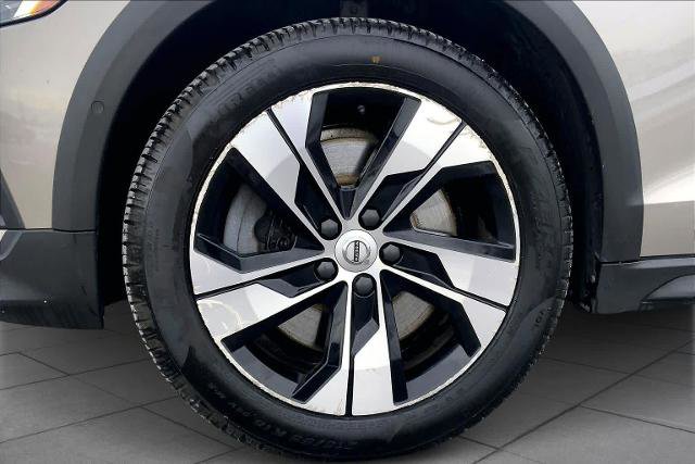 Used 2020 Volvo V60 T5 Cross Country w/ Protection Package Premier image 11