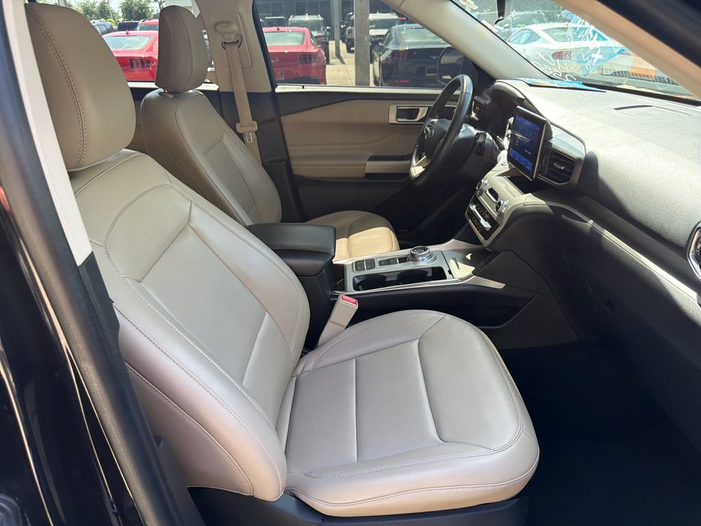 Certified 2024 Ford Explorer XLT w/ Equipment Group 202A RWD image 27