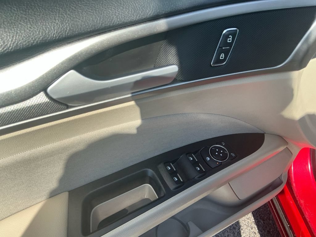 Certified 2020 Ford Fusion SE FWD image 16
