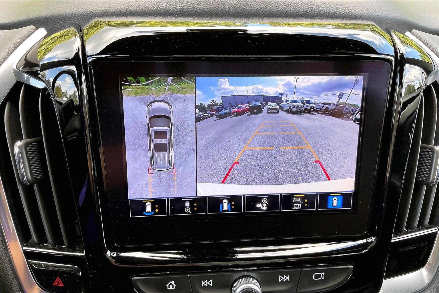 Used 2023 Chevrolet Traverse Premier AWD/4WD image 21