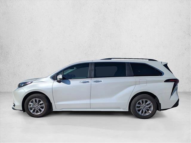 Used 2024 Toyota Sienna XLE image 8