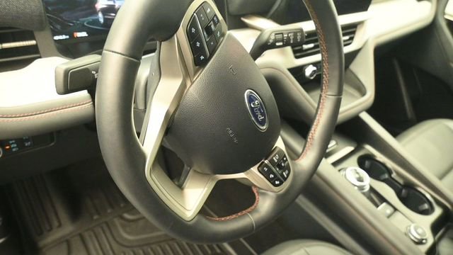 Certified 2025 Ford Explorer Active w/ Active Comfort Package AWD/4WD image 16