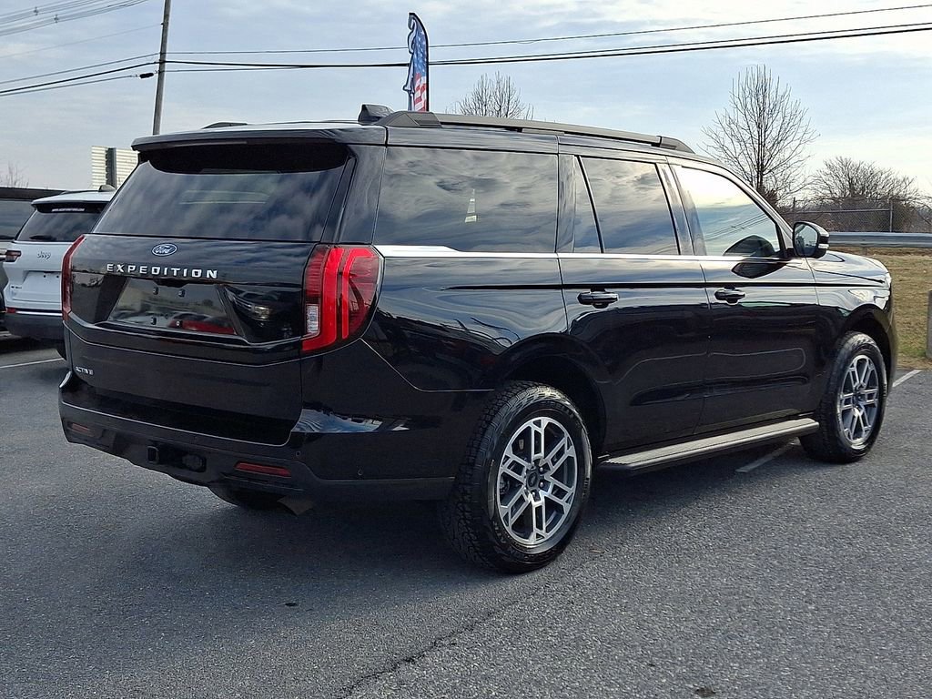 Certified 2025 Ford Expedition Active image 4