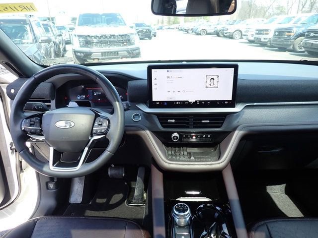 Certified 2025 Ford Explorer Platinum image 22