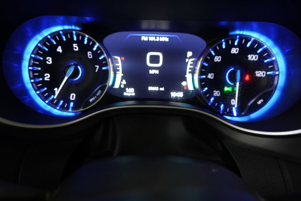 Used 2025 Chrysler Pacifica Select FWD image 30