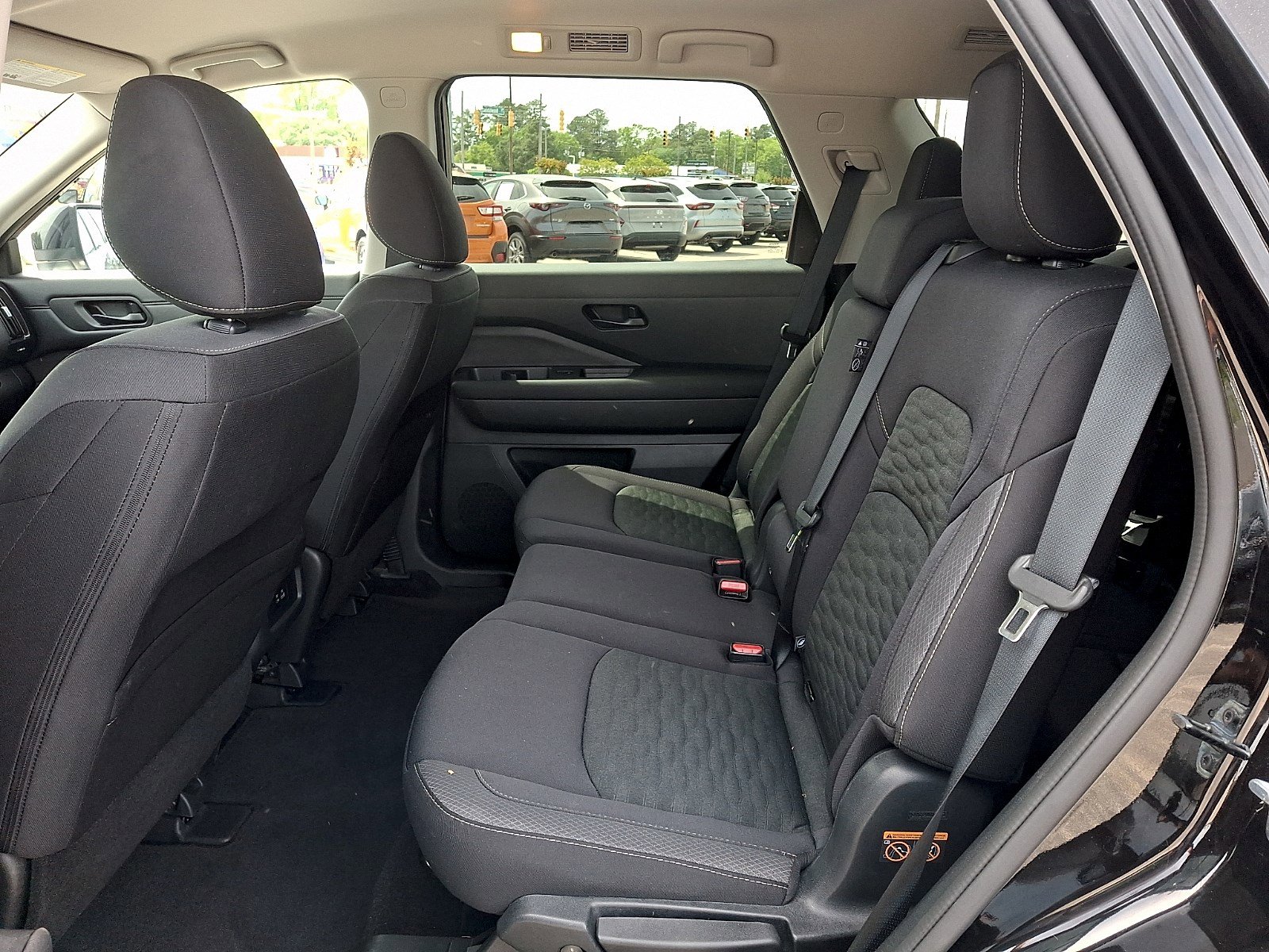 Used 2025 Nissan Pathfinder SV image 9