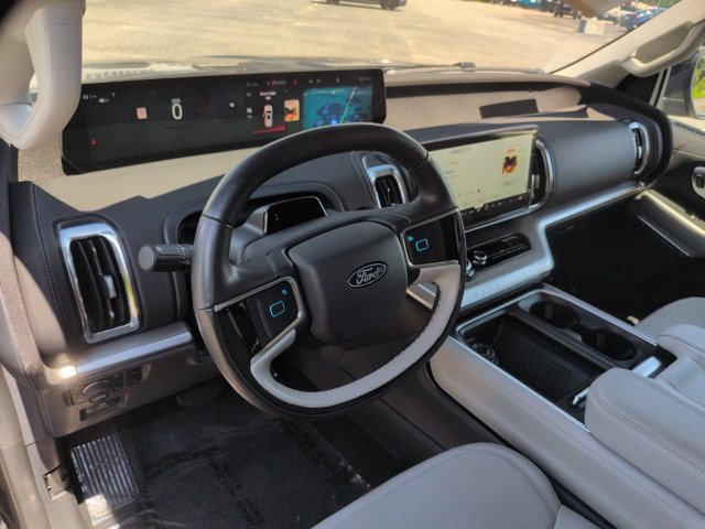 Certified 2025 Ford Expedition Platinum w/ Driver's Package AWD/4WD image 17