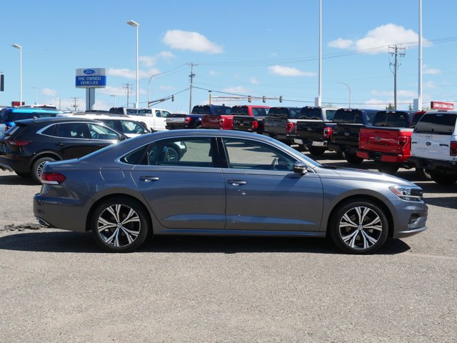 Used 2021 Volkswagen Passat 2.0T SE FWD image 2