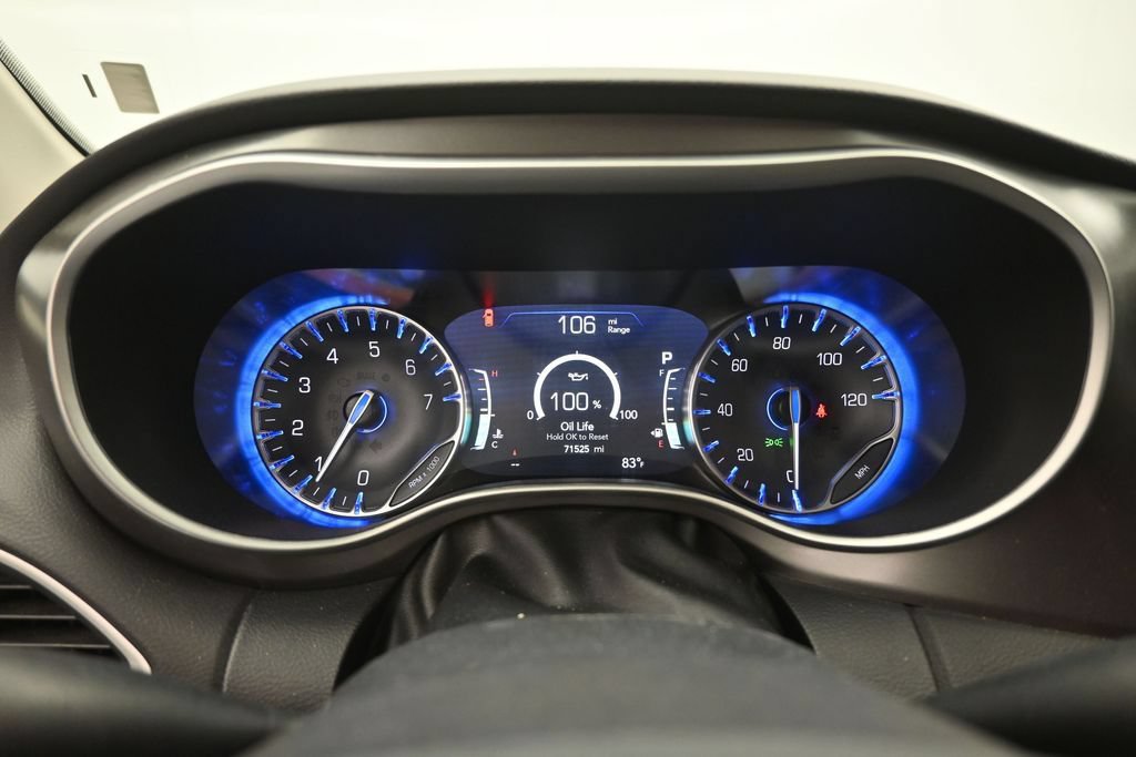 Used 2024 Chrysler Pacifica Touring-L FWD image 3