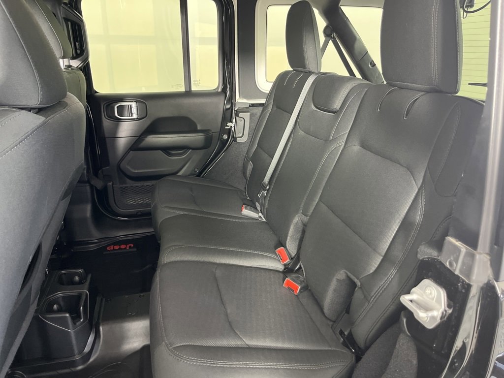 Used 2020 Jeep Wrangler Unlimited Sahara image 13