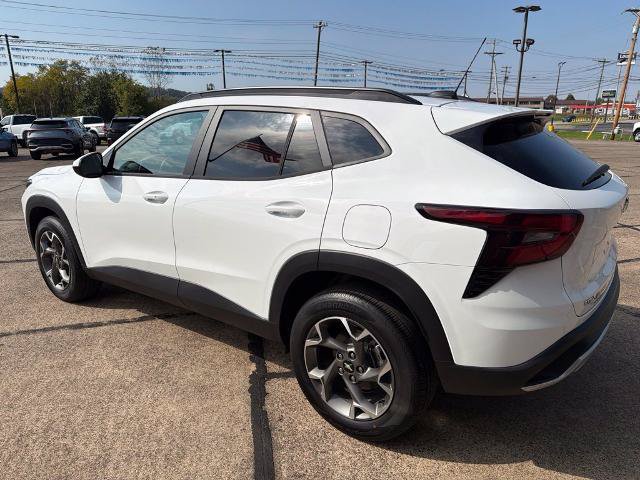 Used 2026 Chevrolet Trax LT w/ LT Convenience Package FWD image 4