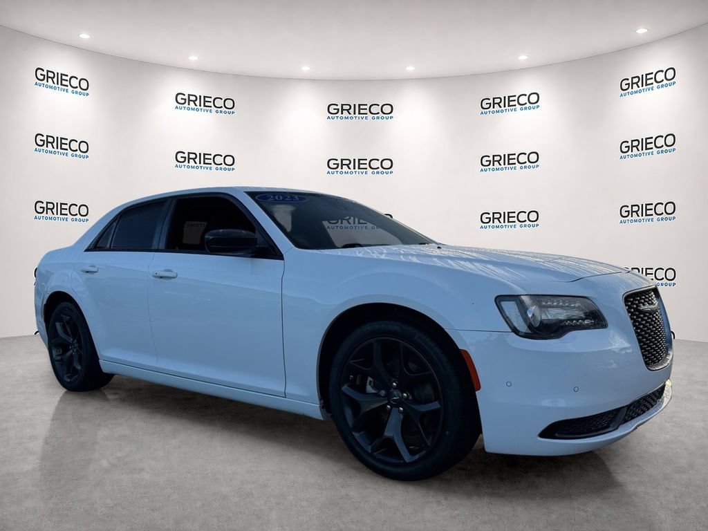 Used 2023 Chrysler 300 Touring w/ Safetytec Plus Group RWD image 1